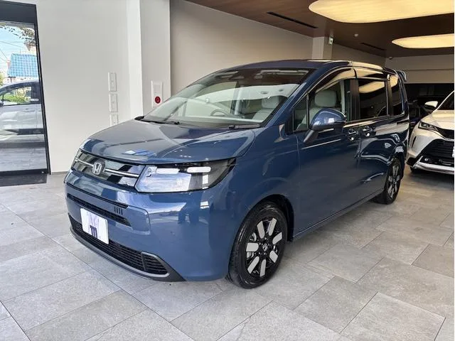 Honda FREED E:HEV AIR EX 2024 — фото 1, купить с доставкой в Москву