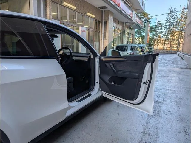 Tesla Model Y 2022 — миниатюра 5