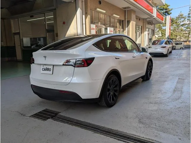 Tesla Model Y RWD 2023 — миниатюра 3