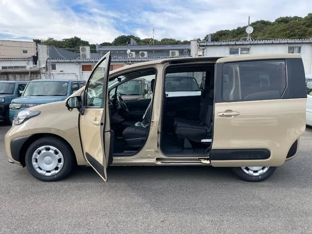Toyota SIENTA X 2025 — миниатюра 2