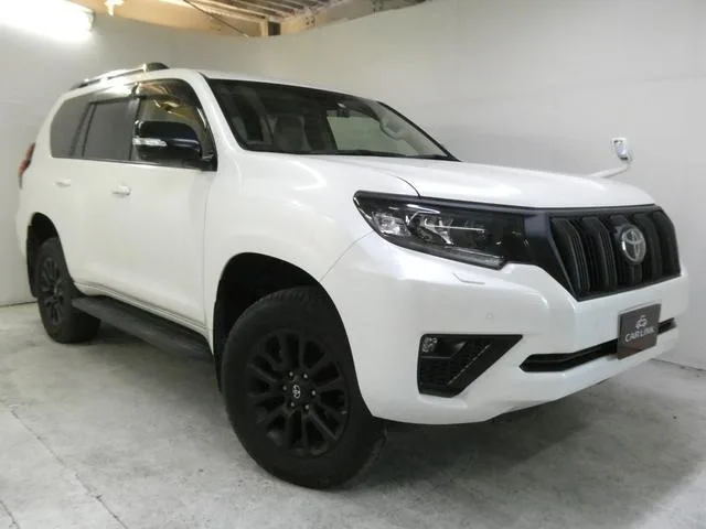 Toyota Land Cruiser Prado TX L PACKAGE MATT BLACK EDITION 2022 — фото 1, купить с доставкой в Москву