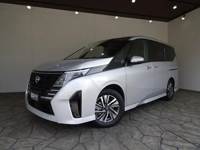 Nissan SERENA HIGHWAY STAR V 2023 — фото 1, купить с доставкой в Москву