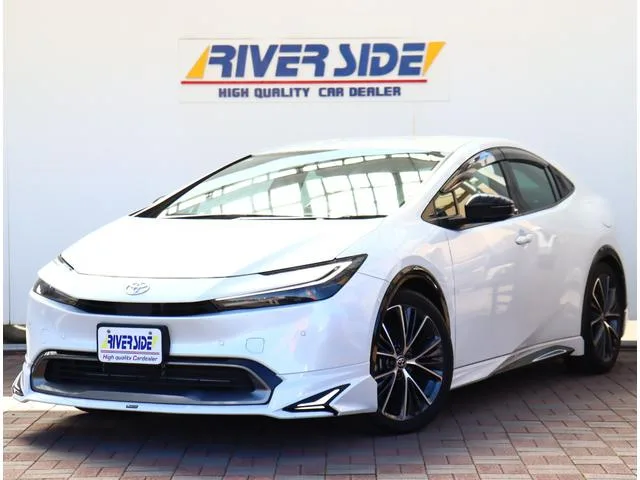 Toyota Prius Z 2023 — фото 1, купить с доставкой в Москву