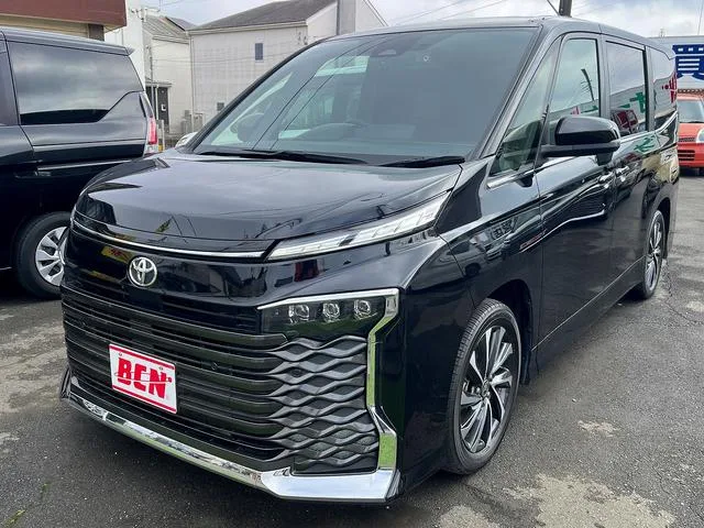 Toyota VOXY S-Z 2023 — фото 1, купить с доставкой в Москву