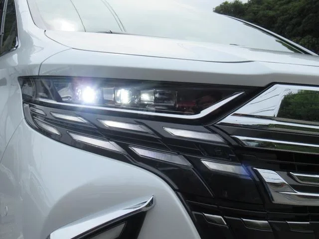 Toyota Alphard Z 2024 — миниатюра 3