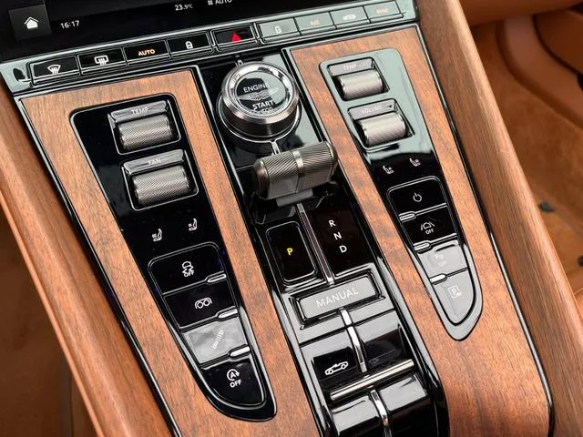 Aston Martin DB12 VOLANTE BASE GRADE 2025 — миниатюра 2