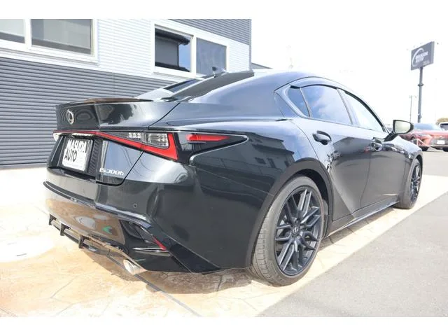 Lexus IS IS300H F SPORT MODE BLACK III 2023 — миниатюра 2