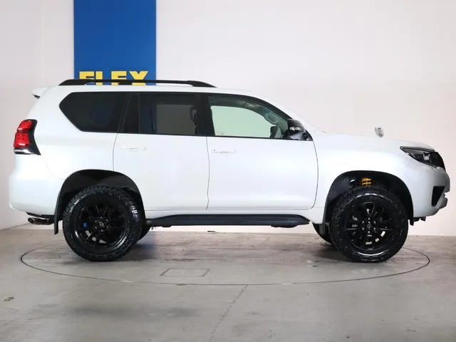 Toyota Land Cruiser Prado TX L PACKAGE 70TH ANNIVERSARY LIMITED 2022 — миниатюра 4