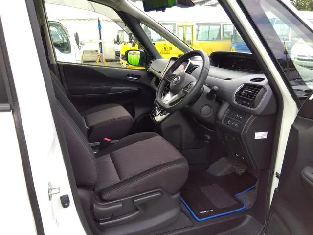 Nissan SERENA E-POWER HIGHWAY STAR V 2022 — миниатюра 3