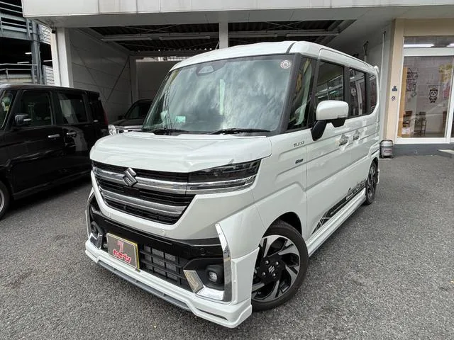 Suzuki SPACIA CUSTOM HYBRID XS TURBO 2023 — фото 1, купить с доставкой в Москву