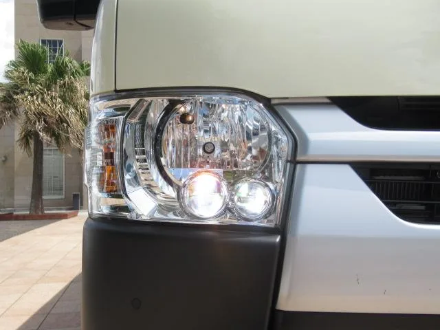Toyota HIACE VAN 2023 — миниатюра 3
