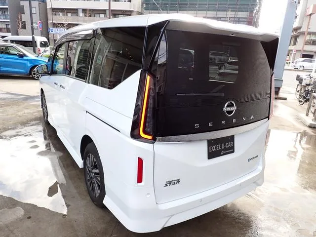 Nissan SERENA E-POWER HIGHWAY STAR V 2023 — миниатюра 4
