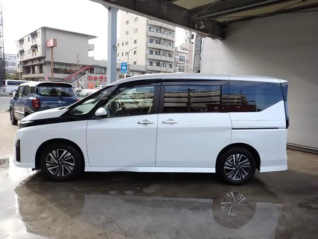 Nissan SERENA E-POWER HIGHWAY STAR V 2023 — миниатюра 5