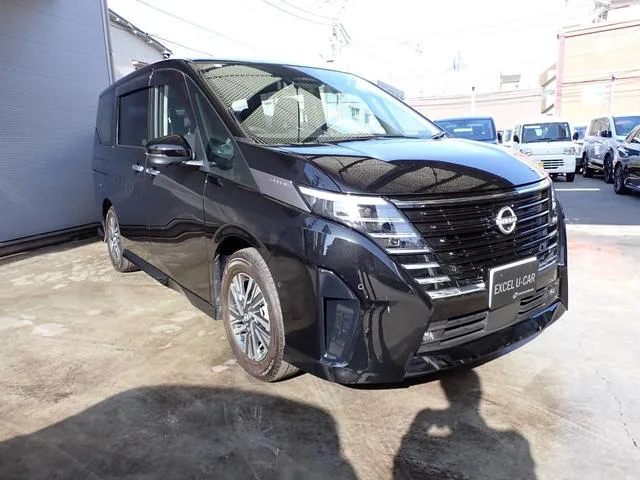 Nissan SERENA E-POWER LUXION 2023 — миниатюра 4