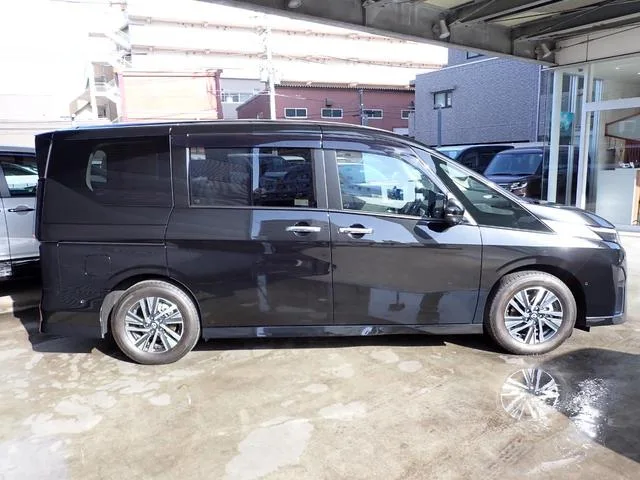 Nissan SERENA E-POWER LUXION 2023 — миниатюра 5