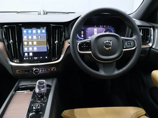 Volvo V60 ULTIMATE B4 2024 — миниатюра 3