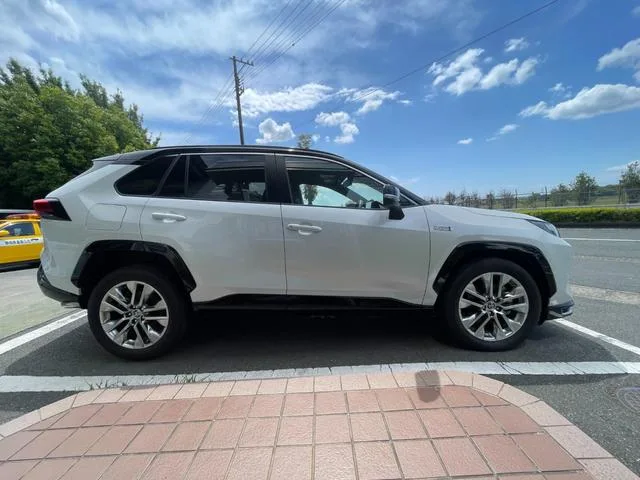 Toyota RAV4 PHV Z 2023 — миниатюра 2
