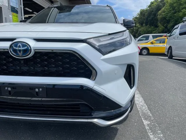 Toyota RAV4 PHV Z 2023 — миниатюра 4