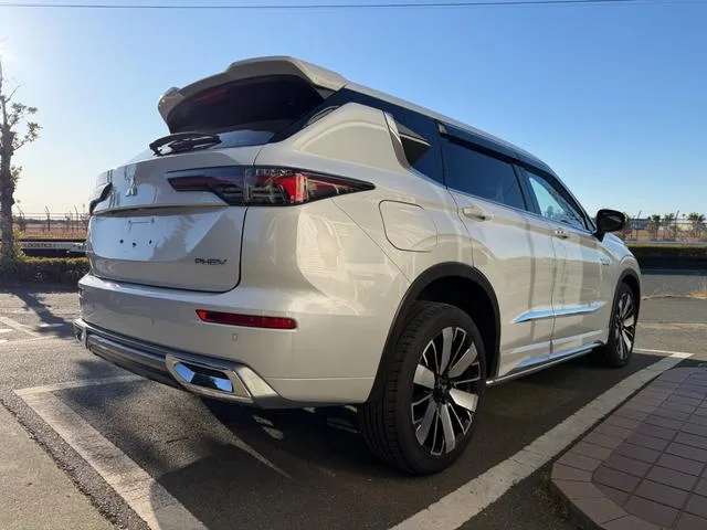 Mitsubishi OUTLANDER PHEV P EXECUTIVE PACKAGE 2025 — миниатюра 2