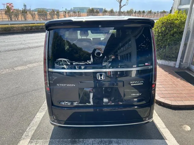 Honda STEPWAGON E:HEV SPADA PREMIUM LINE 2025 — миниатюра 3