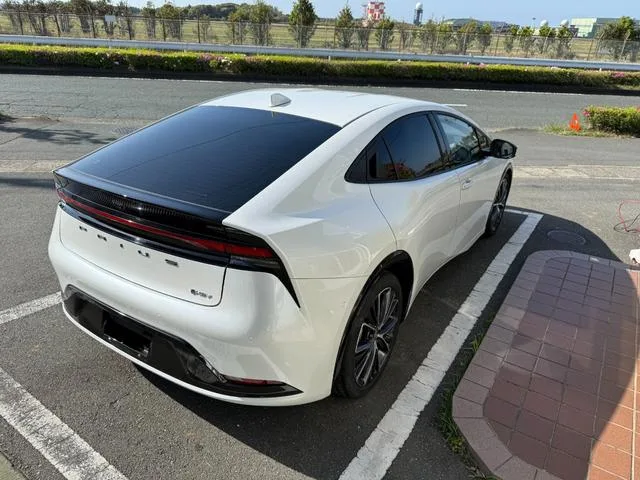 Toyota Prius Z 2024 — миниатюра 2