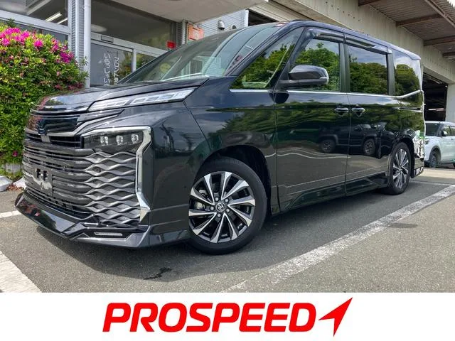 Toyota VOXY HYBRID S-Z 2023 — фото 1, купить с доставкой в Москву