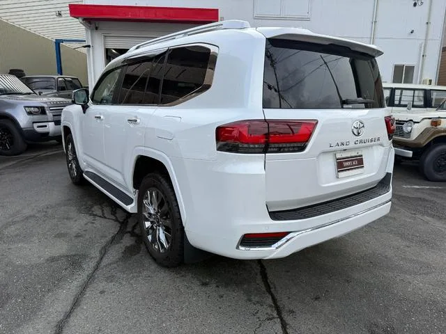 Toyota Land Cruiser ZX 2023 — миниатюра 4