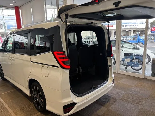 Toyota NOAH S-Z 2022 — миниатюра 3