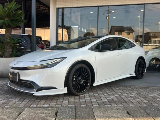 Toyota Prius Z 2023 — миниатюра 2