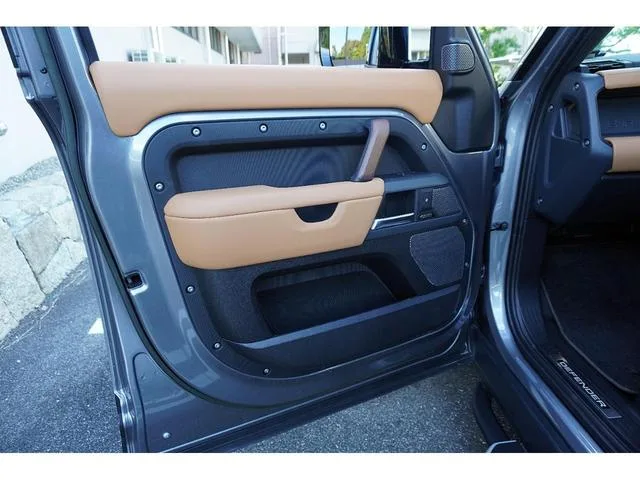 Land Rover Defender 110X D300 2023 — миниатюра 5