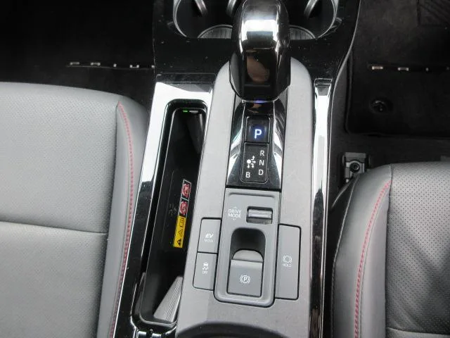 Toyota Prius Z 2024 — миниатюра 5
