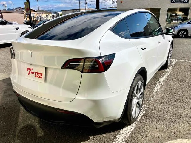 Tesla Model Y 2024 — миниатюра 4