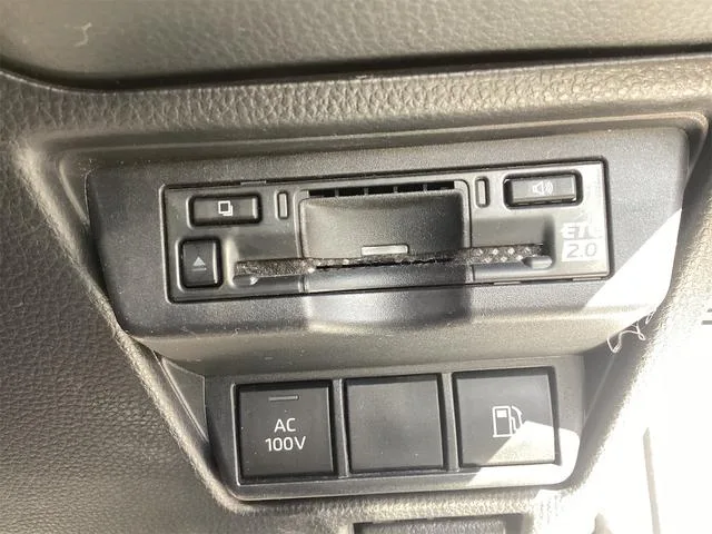 Toyota Prius X 2023 — миниатюра 3