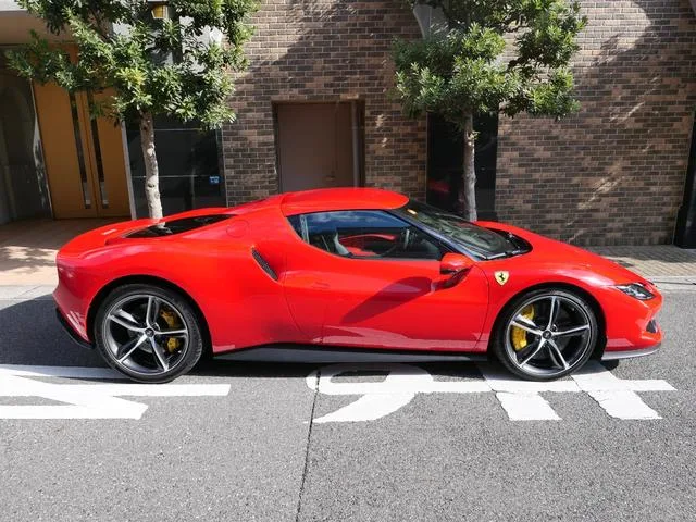 Ferrari 296GTB BASE GRADE 2024 — миниатюра 3