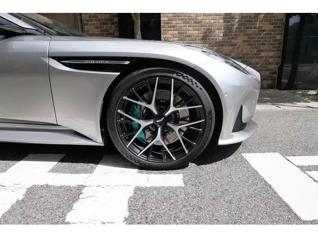 Aston Martin DB12 BASE GRADE 2025 — миниатюра 2