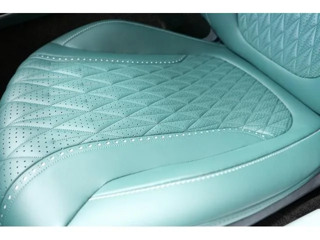 Aston Martin DB12 BASE GRADE 2025 — миниатюра 5