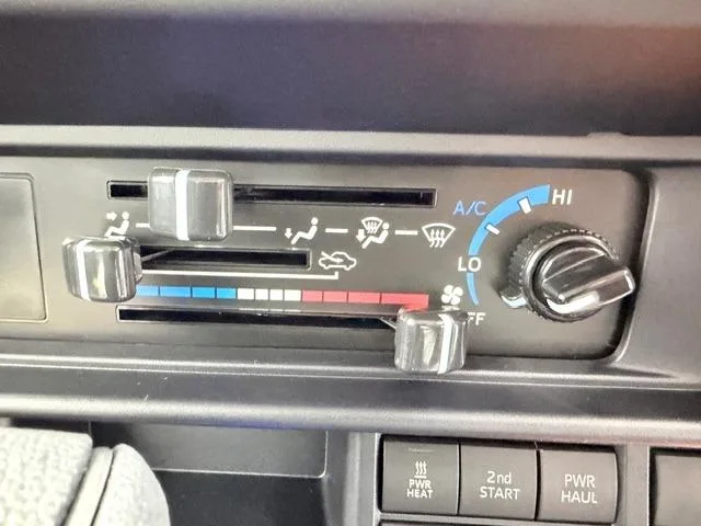 Toyota Landcruiser 70 AX 2025 — миниатюра 4