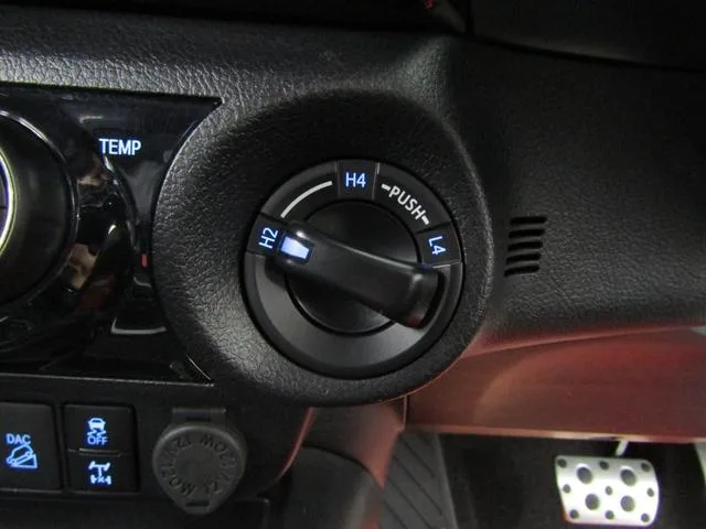 Toyota Hilux Z GR SPORT 2023 — миниатюра 4