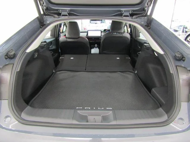 Toyota Prius Z 2025 — миниатюра 3