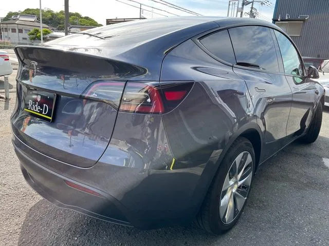 Tesla Model Y BASE GRADE 2023 — миниатюра 4