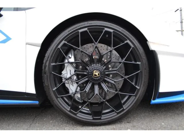 Lamborghini Huracan 2022 — миниатюра 3