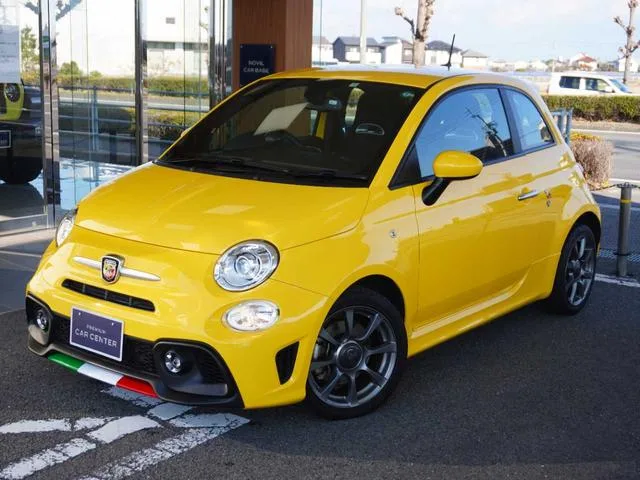 Abarth ABARTH 595 BASE GRADE 2022 — фото 1, купить с доставкой в Москву