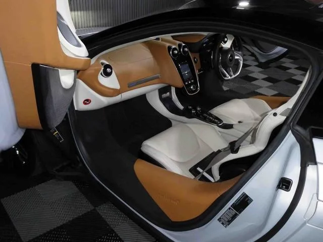 McLaren GT LUXE 2023 — миниатюра 5