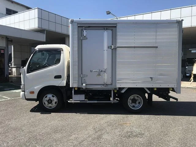 Hino DUTRO 2022 — миниатюра 2