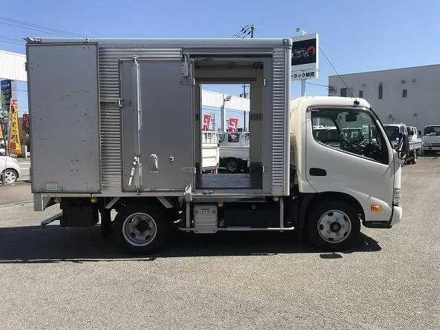 Hino DUTRO 2022 — миниатюра 4