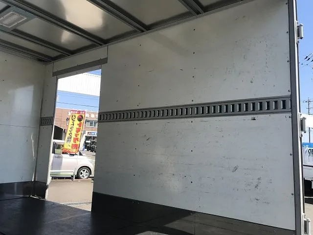 Hino DUTRO 2022 — миниатюра 5