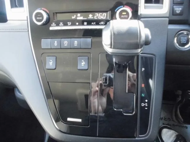 Toyota GRANACE G 2023 — миниатюра 3