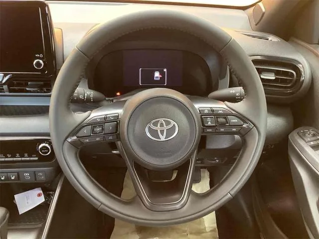 Toyota Yaris Z 2024 — миниатюра 5