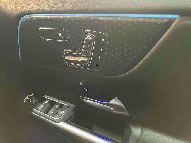 Mercedes-Benz EQA EQA250+ AMG LEATHER EXCLUSIVE PACKAGE 2024 — миниатюра 3