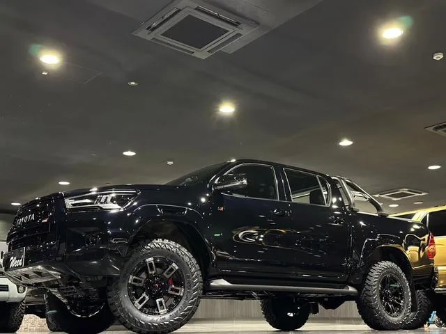 Toyota Hilux Z GR SPORT 2023 — фото 1, купить с доставкой в Москву